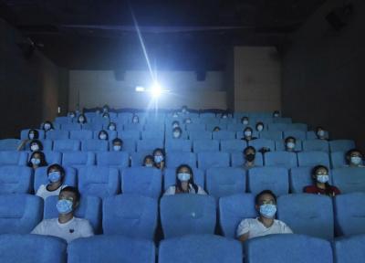چراغ سینماهای هنگ کنگ روشن می گردد